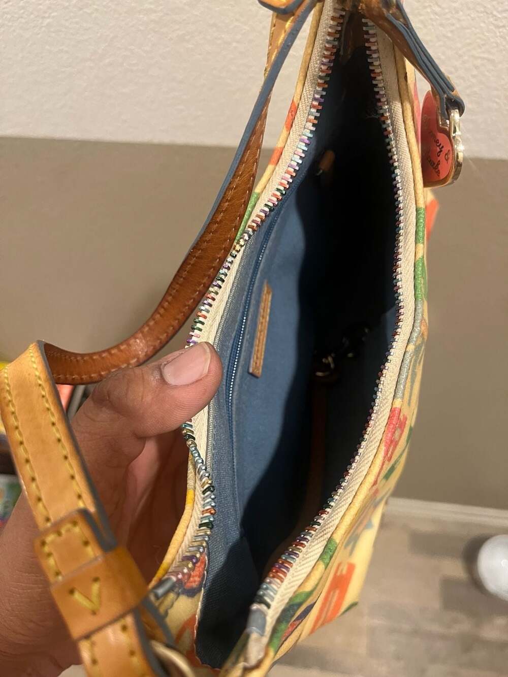 Dooney & Bourke small shoulder bag - Picture 3 of 3